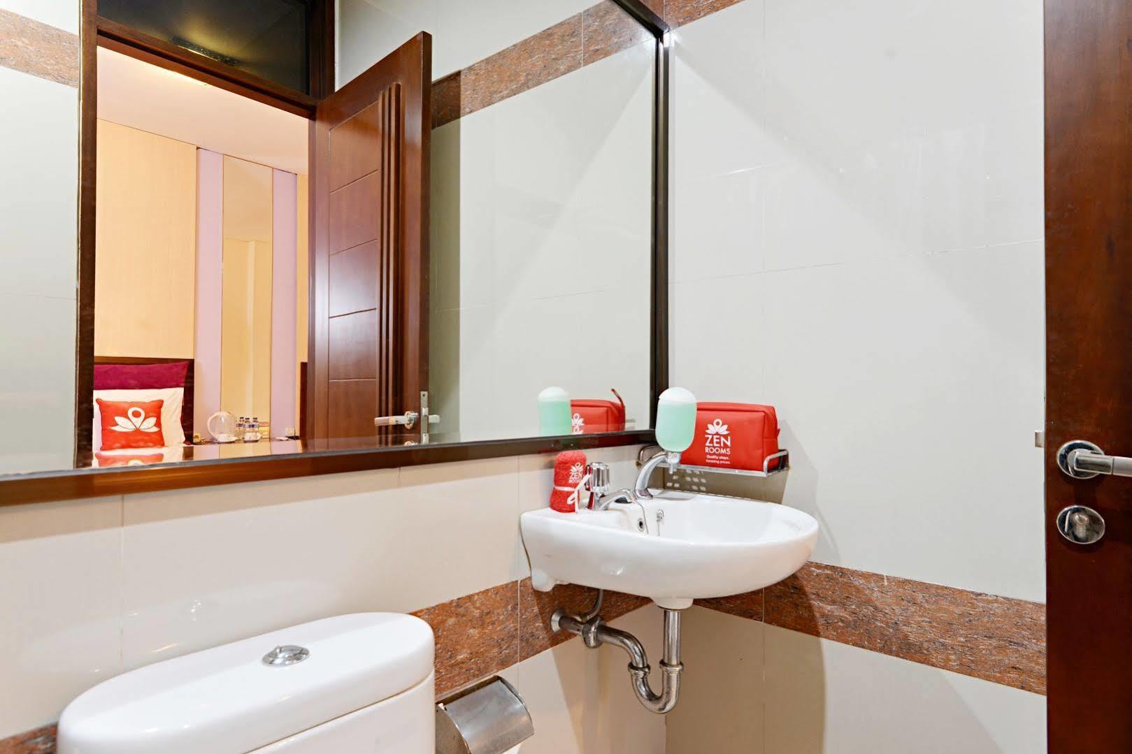 Zen Rooms Riau Natuna 万隆 外观 照片
